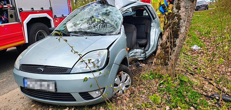 Poważny wypadek pod Wierzchowem. Są ranni [ZDJĘCIA]