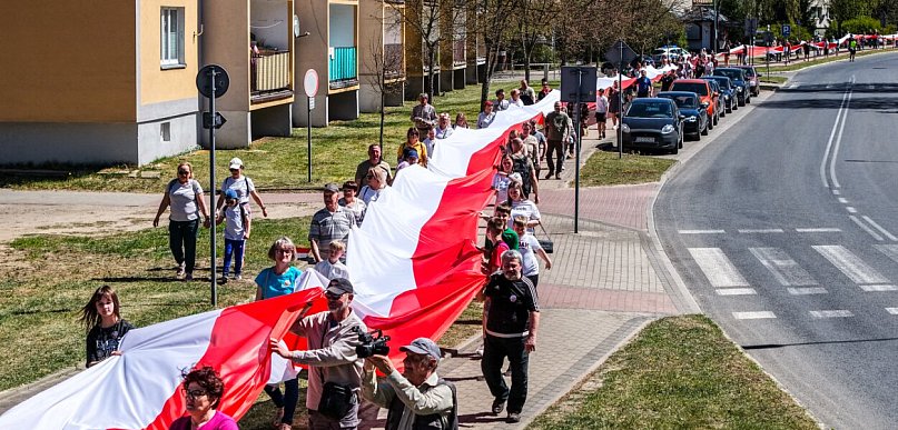 Rekord padł! Ponad 3 kilometry flagi! Takiego widoku jeszcze nie było