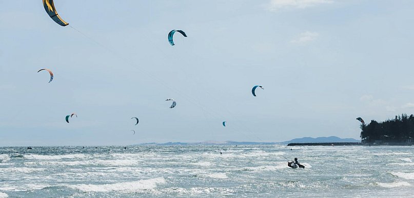 Kitesurfing dla początkujących. Wszystko co musisz wiedzieć