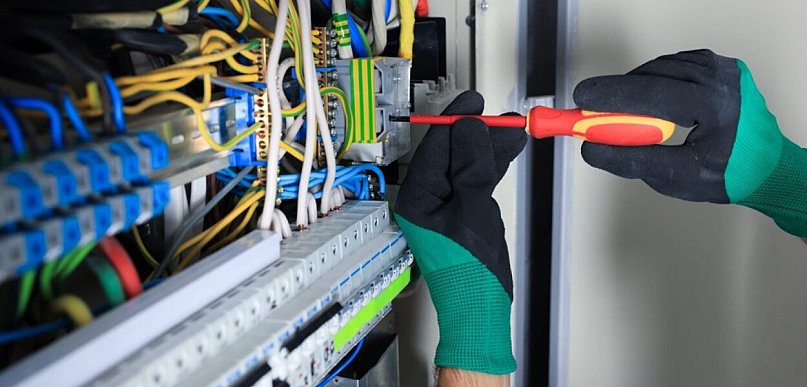 Elektryk jako stabilny zawód dla dorosłych