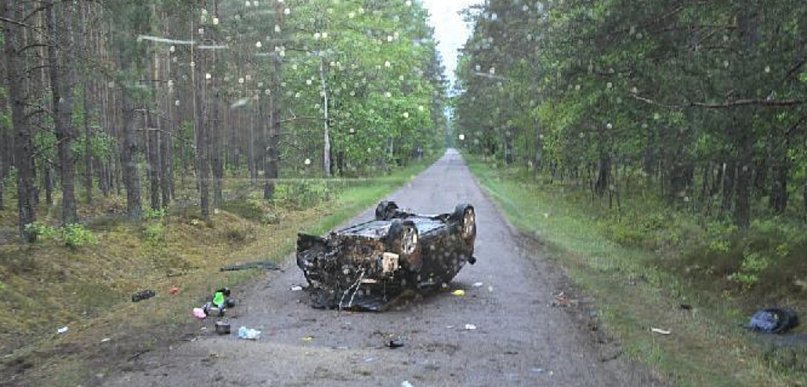Policjanci przyjechali do wypadku. Przy wraku nikogo nie zastali