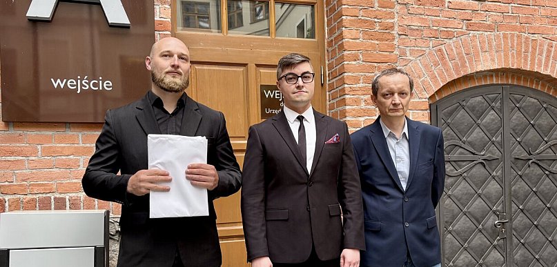 Chcą zdjęcia flagi Ukrainy z ratusza... i zółta kartka dla rzadzących
