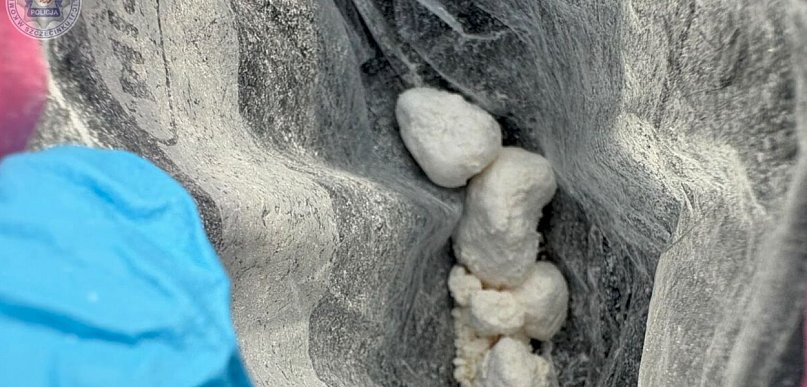 Chciał pozbyć się dowodu? Wyrzucił woreczek do śmietnika