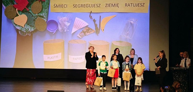 Mali strażnicy planety nagrodzeni.