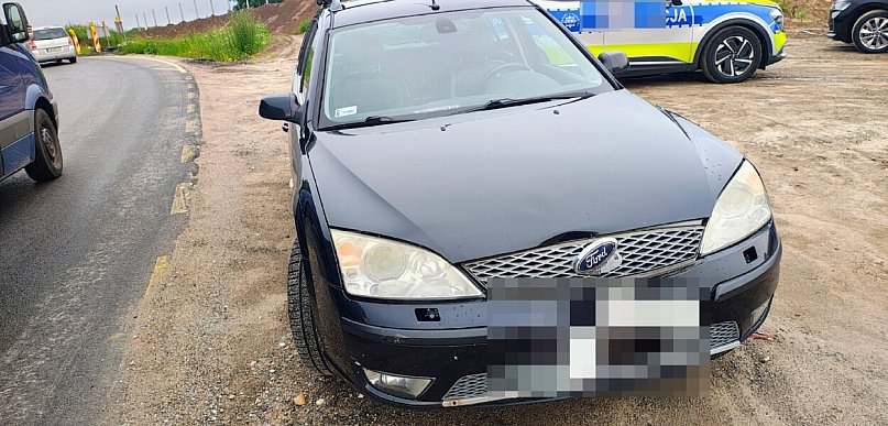 Na przebudowywanej DK11 pod Dalęcinem zderzyły się czołowo dwa auta.