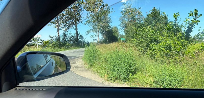 Niebezpieczny wyjazd z Parsęcka. Kierowcy widzą auta w ostatniej chwili
