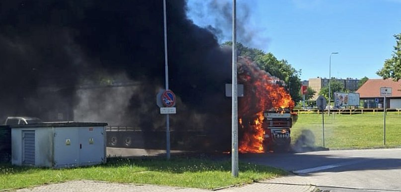 Pożar ciężarówki przy stacji Circle K. Mamy nagranie
