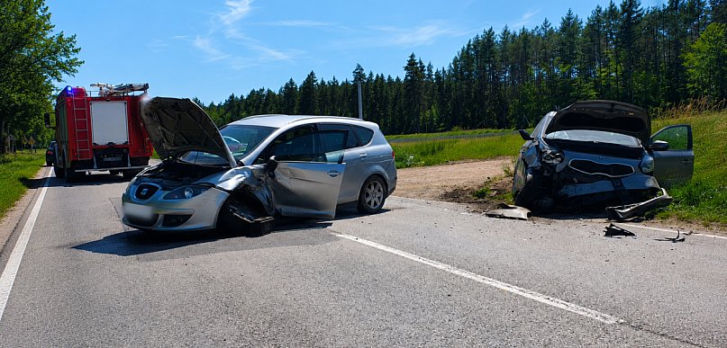 Wypadek na DK11 pod Szczecinkiem. Dwie osoby w szpitalu