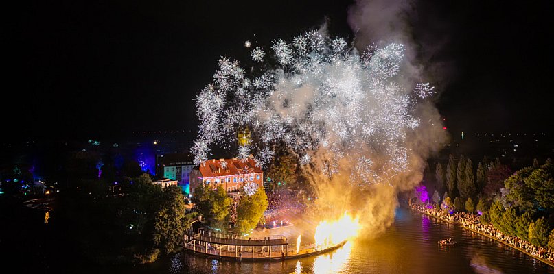 Światło, dym, muzyka i tysiące mieszkańców. Festiwal Światła zachwycił - 49253