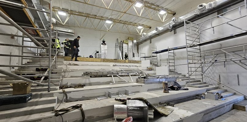 Stara sala znika. W jej miejscu powstaje nowoczesny ośrodek szkoleniowy - 51102