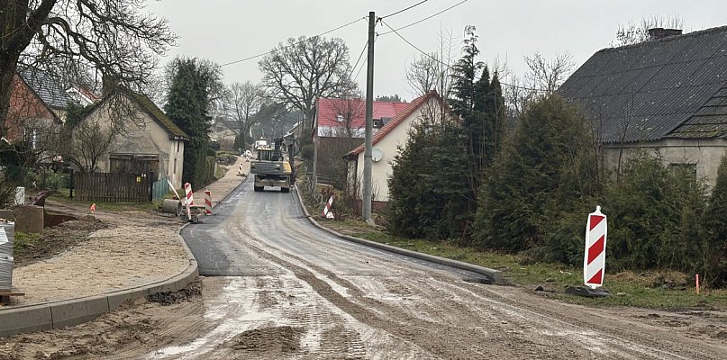 Spore: ruszyło układanie asfaltu na remontowanych drogach - 51225