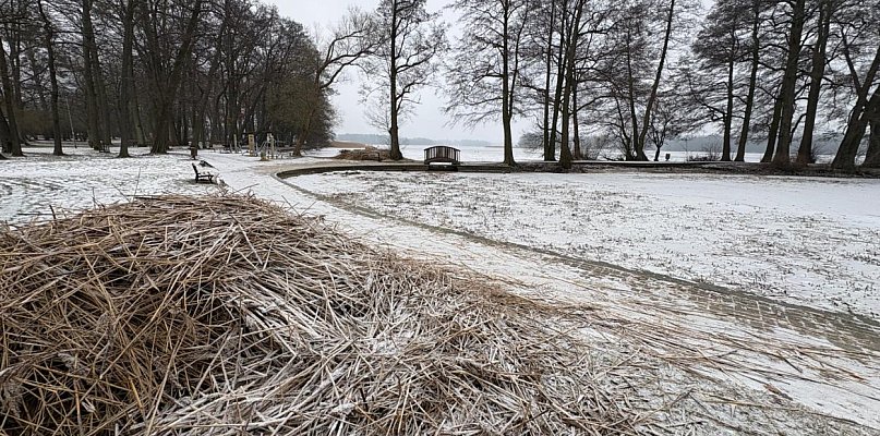 Lód pomaga, a nie przeszkadza. Prace na Trzesiecku trwają
