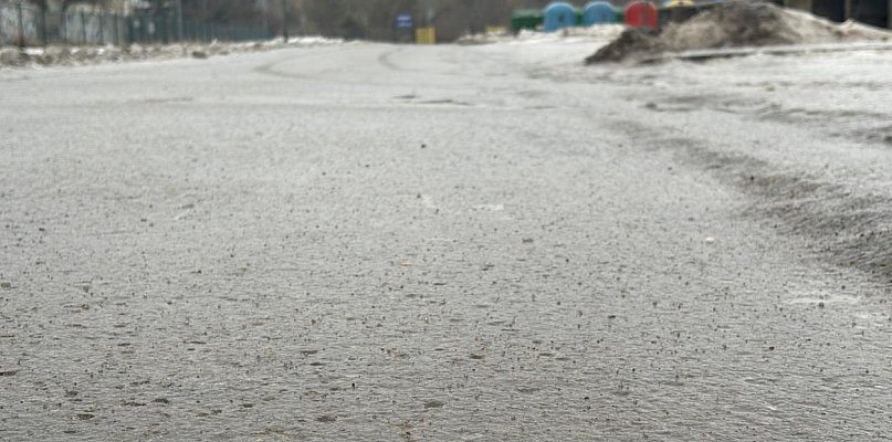 Dwie gminy odwołują zajęcia w szkołach. Skrajnie niebezpieczne warunki