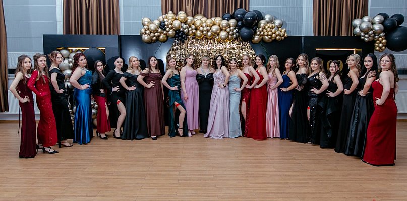 Bal, emocje i odliczanie do matury. Studniówka ZS nr 7