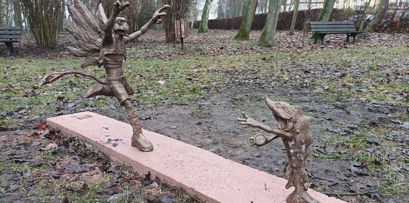 Znowu zniszczone. Kolejna rzeźba gryfa i jesiotra uszkodzona