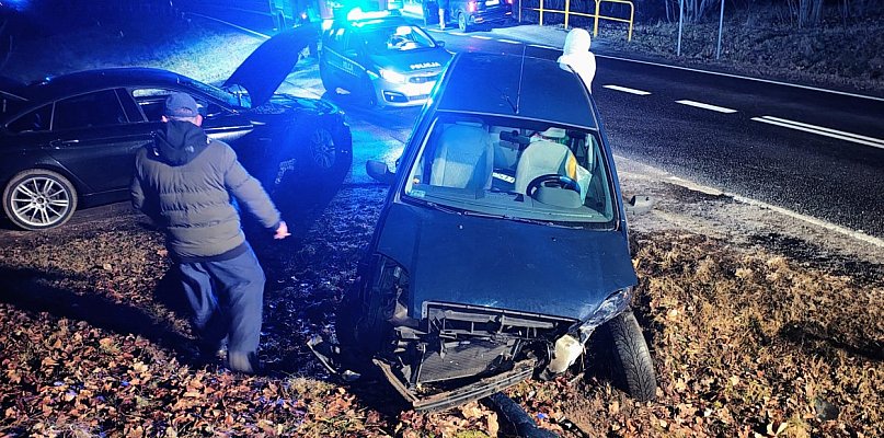 Zderzenie dwóch osobówek na krajowej "dwudziestce"