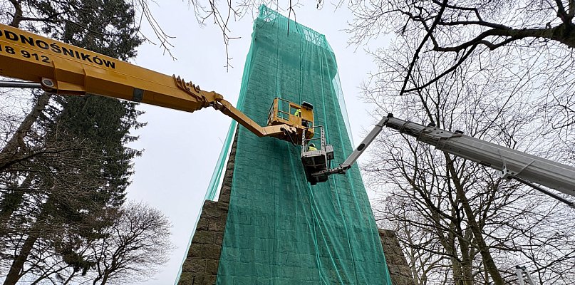 Zabytek się rozpada. Ruszyły prace przy wieży Bismarcka