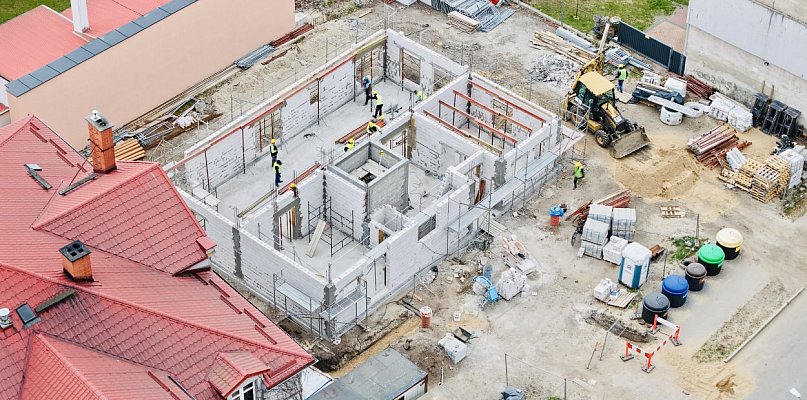 Budowa w centrum nabiera tempa. Ważna inwestycja dla niepełnosprawnych