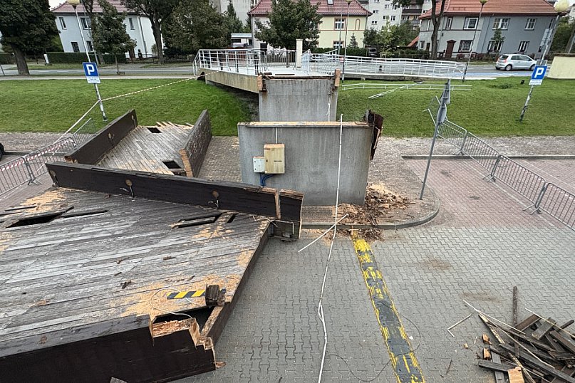 Zniknęła kładka sprzed basenu w Szczecinku