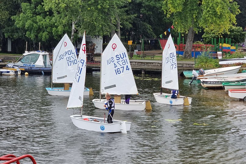 Młodzi żeglarze walczyli na Trzesiecku – fotorelacja