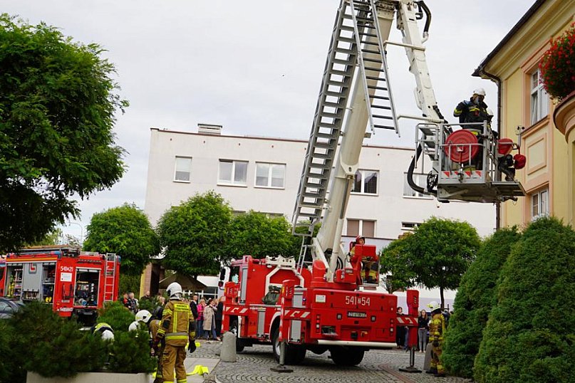 Alarm, dym i podnośnik straży
