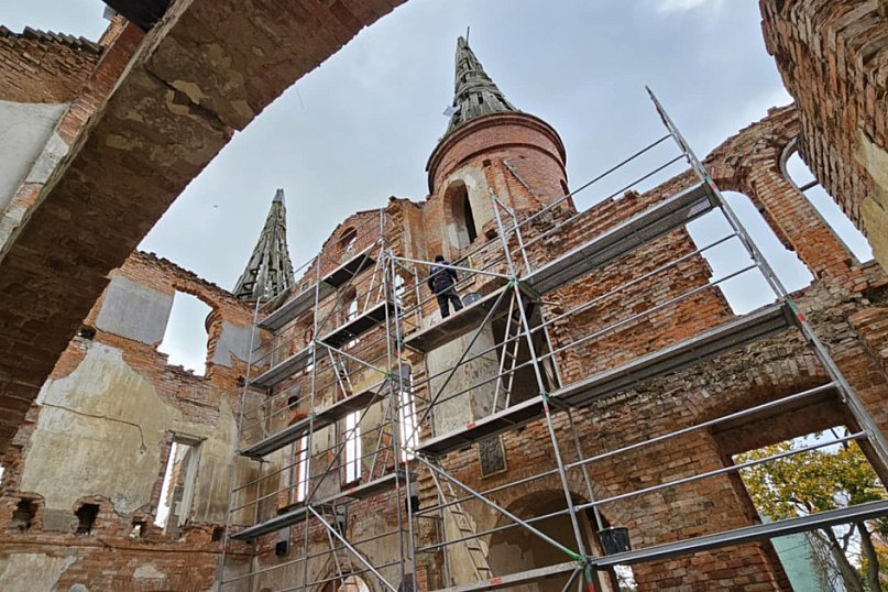 Tak wyglądają ruiny pałacu w Juchowie