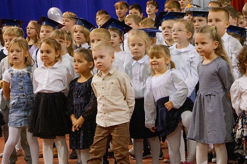 Dzień Edukacji Narodowej w Żółtnicy. Wzruszenia, gratulacje i pasowanie pierwszoklasistów
