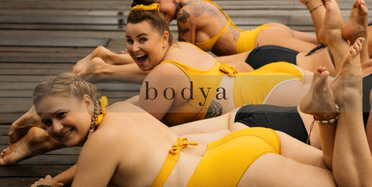 Plus size na plaży – jak pokochać swoje kształty w stroju kąpielowym?