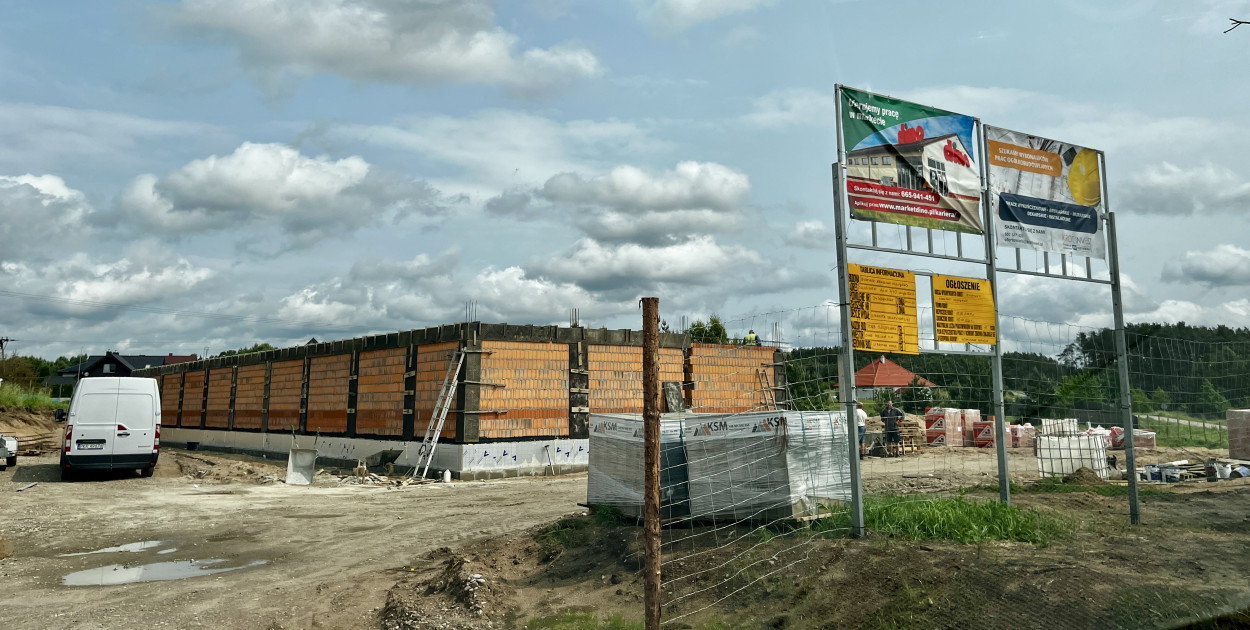 fot. iszczecinek.pl  / Nowy sklep Dino powstaje na Trzesiece – w dynamicznie rozwijającej się zachodniej części Szczecinka.