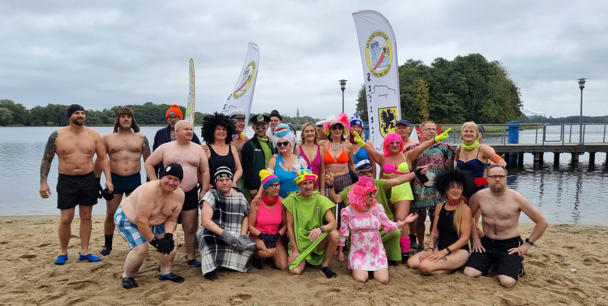 Zimna woda, ale serca gorące. Morsy rozpoczęły nowy sezon