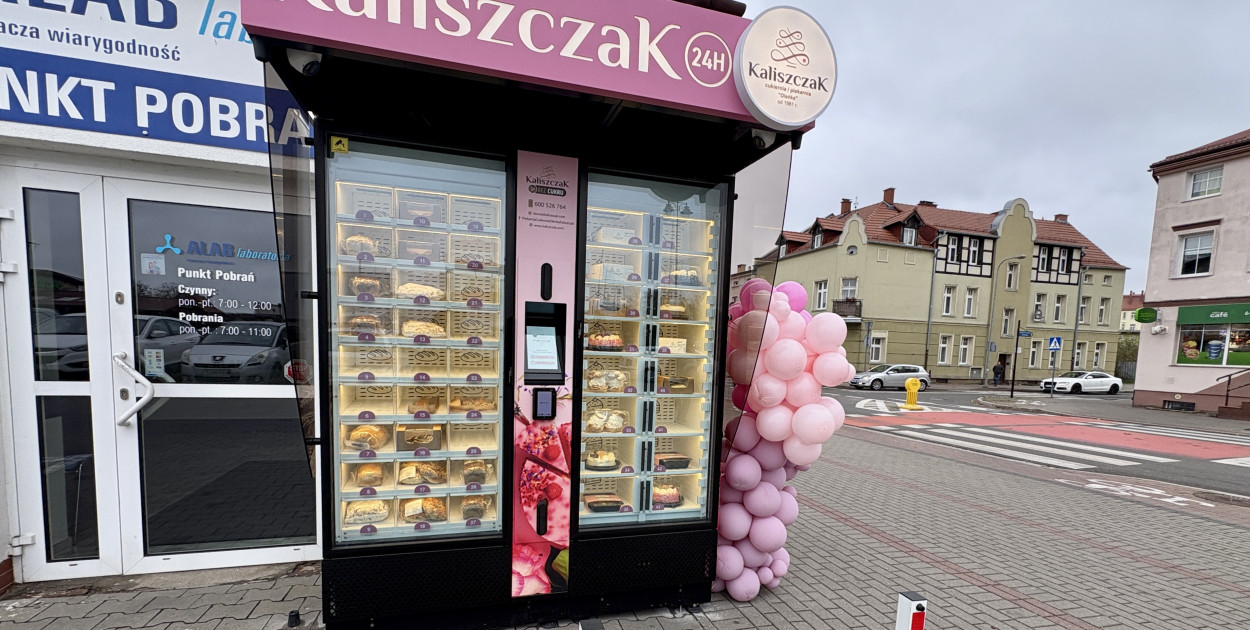 fot. Marcin Szydlik / Pierwszy chlebomat w Szczecinku z wypiekami z Piekarni-Cukierni Oleńka Kaliszczak – hit mieszkańców