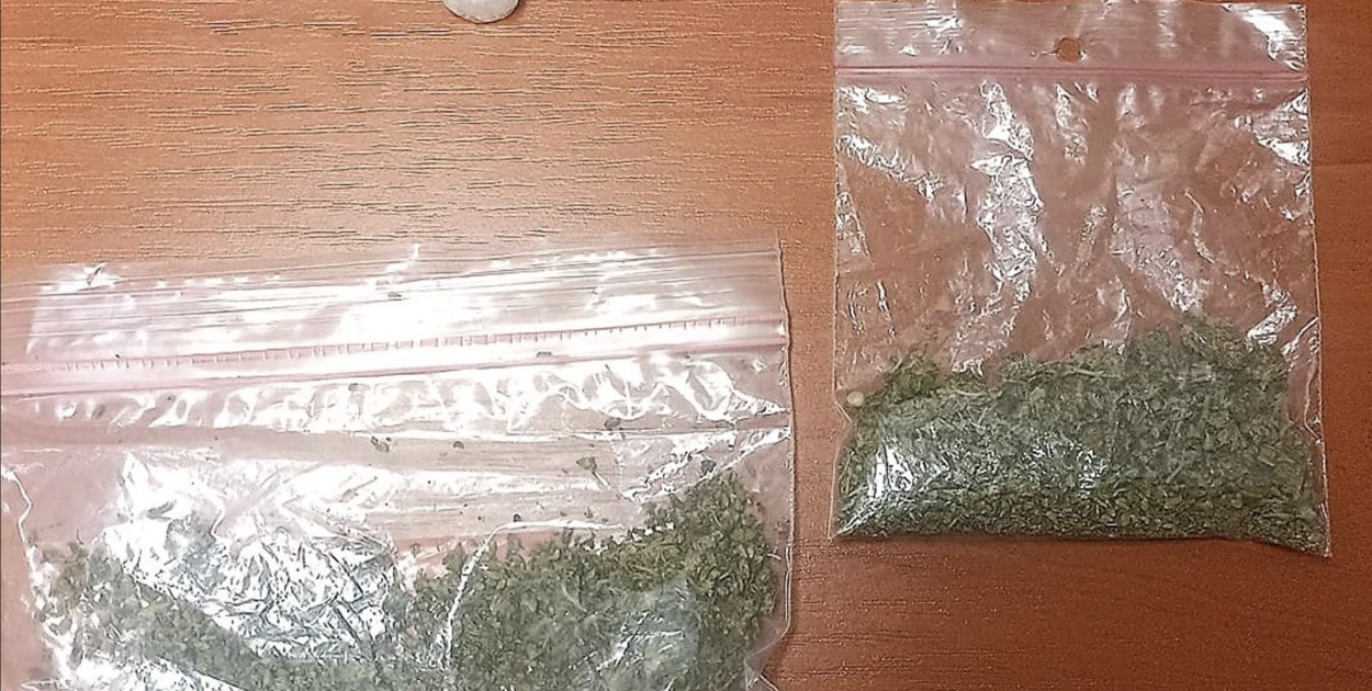 fot. KPP w Szczecinku / Zatrzymanie 20-latka z narkotykami w Barwicach – akcja policji