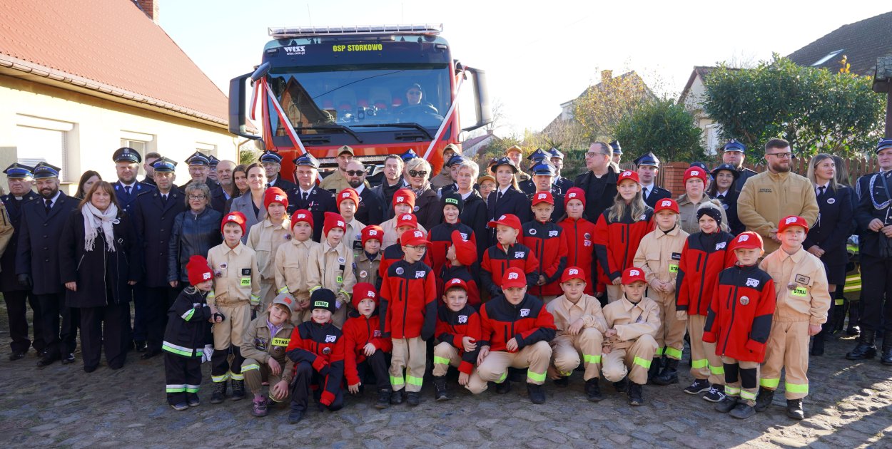 fot. Magdalena Michalska / Nowy wóz „Janek” w OSP Storkowo – duma strażaków i mieszkańców gminy Grzmiąca
