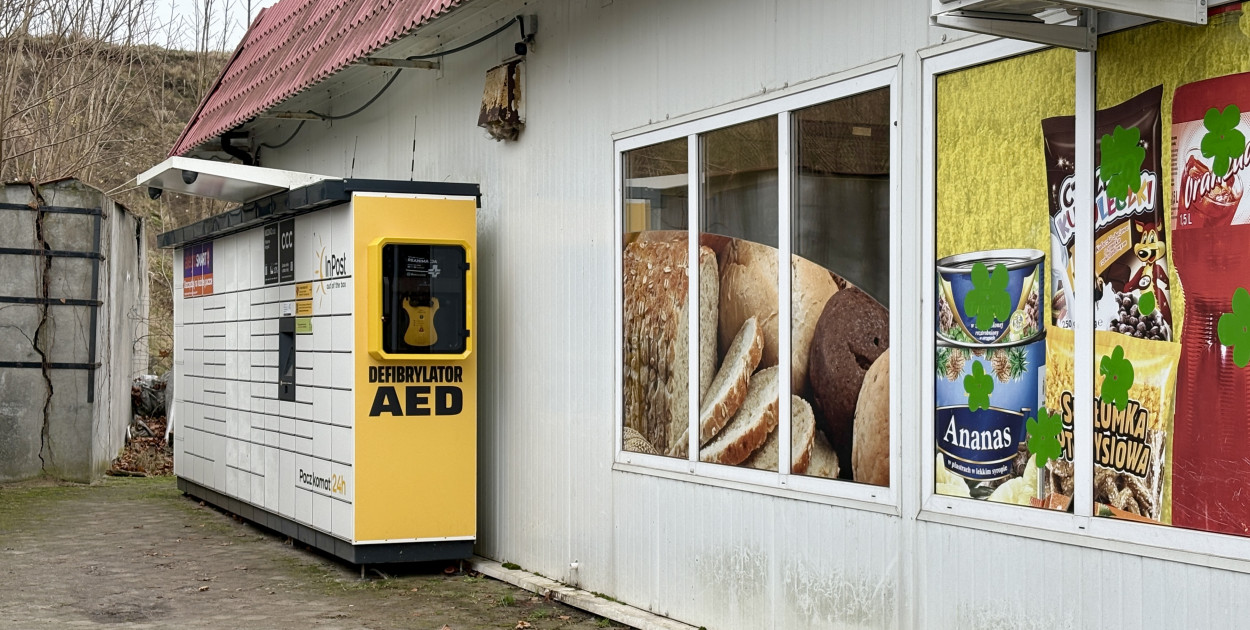 fot. Marcin Szydlik / Stacja Helpbox 365 z AED na paczkomacie w Parsęcku – inwestycja w bezpieczeństwo mieszkańców