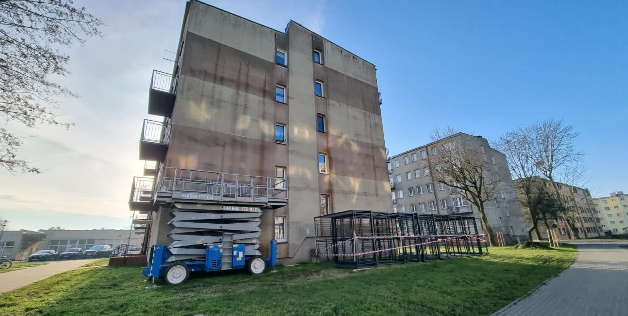 fot. Magdalena Michalska / Doczepiane balkony zmieniają bloki Szczecineckiej Spółdzielni Mieszkaniowej