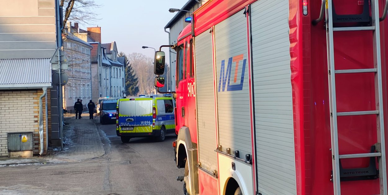 Ewakuacja na ul. Szkolnej. W mieszkaniu znaleziono pocisk
