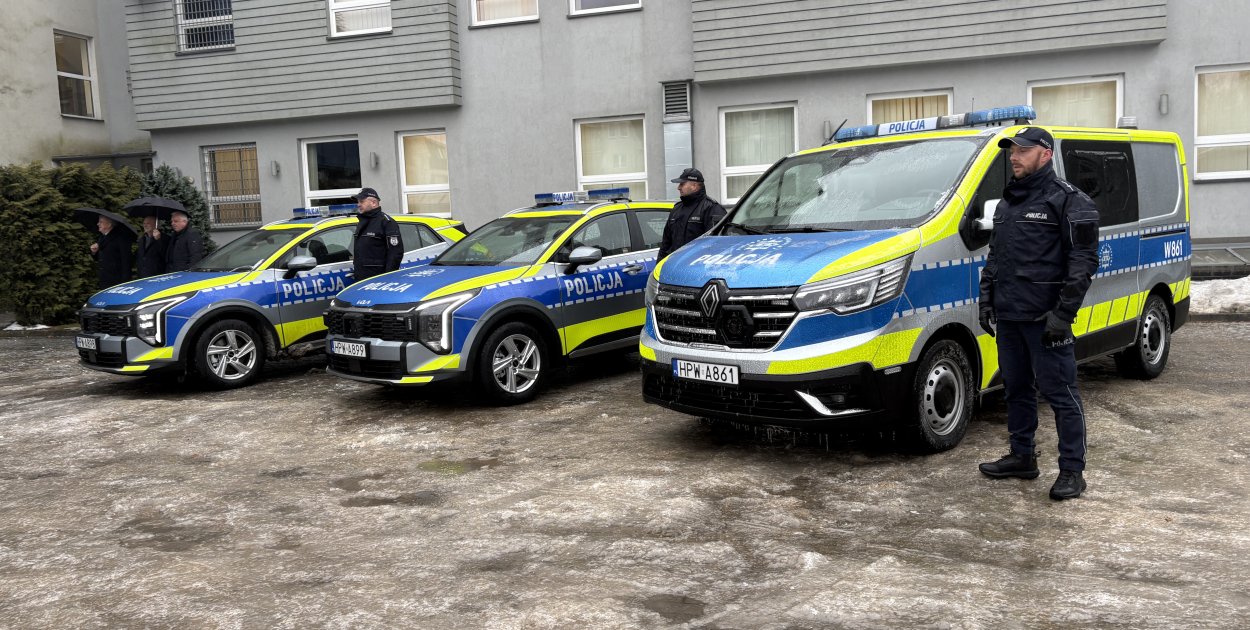 Szczecineccy policjanci mają trzy nowe radiowozy. Zakup wsparły samorządy.