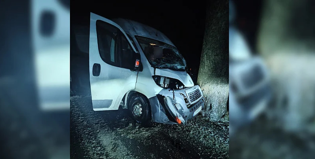 Poślizg i drzewo. Groźny poranek na DW172