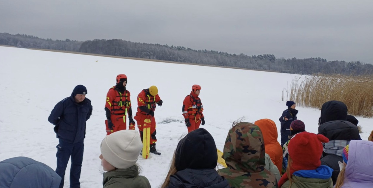 Lód nie wybacza błędów. Ważny apel służb przed feriami