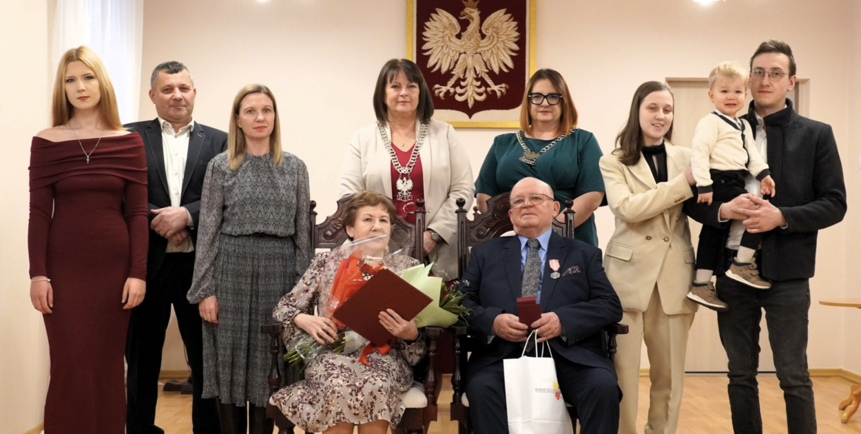 Medale od Prezydenta RP za pół wieku małżeństwa.