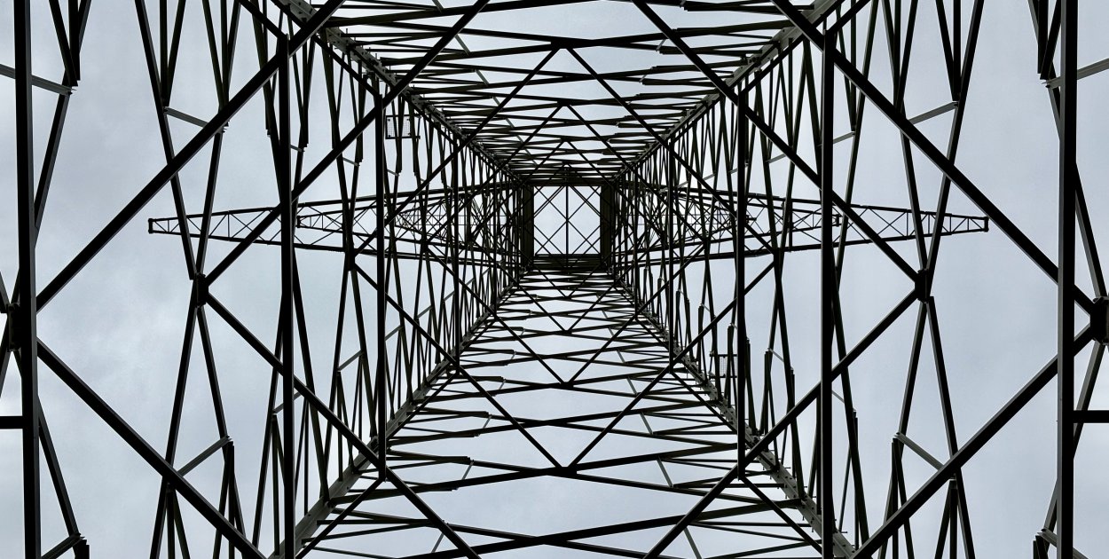 Przygotuj się na przerwy w dostawie prądu. Wyłączenia w trzech gminach