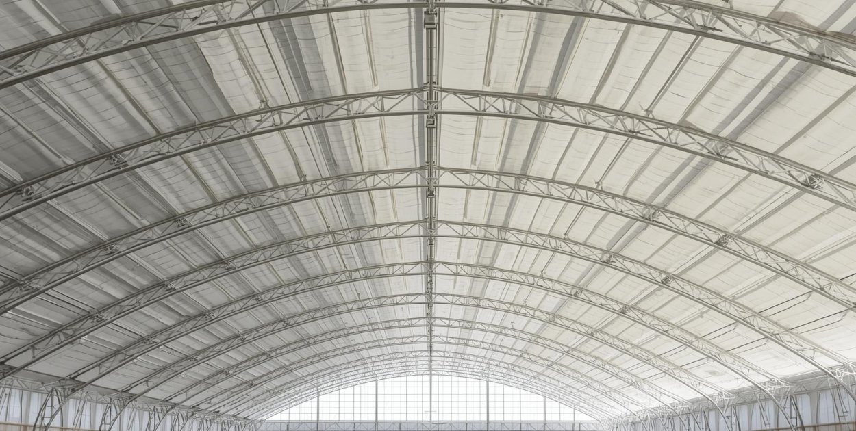 Gdzie najlepiej sprawdzi się hala łukowa? Sytuacje, w których to rozwiązanie