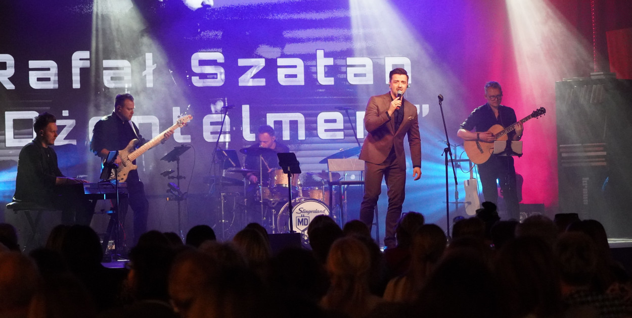 Muzyczny prezent dla pań. Rafał Szatan oczarował publiczność