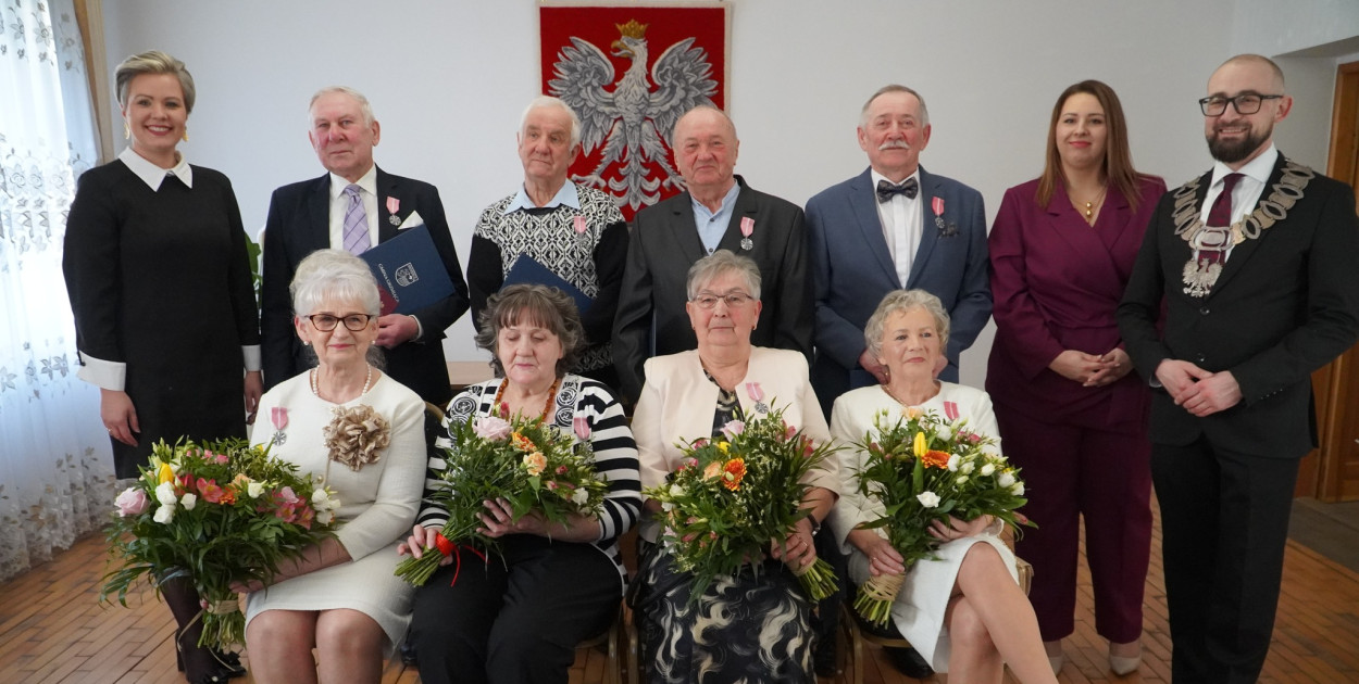 GRZMIĄCA. Cztery małżeństwa, jedna historia – 50 lat razem