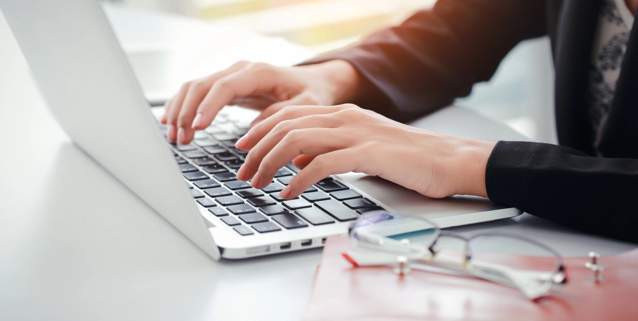 Faktoring online – szybkie finansowanie bez wychodzenia z biura