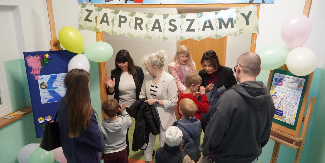 Wybuch wulkanu i teatrzyk po angielsku. Za nami dzień otwarty w szkole STO