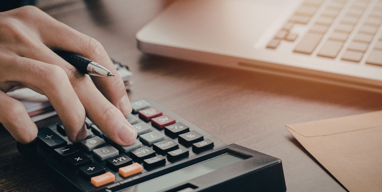 Jakie są koszty pożyczki z komornikiem?