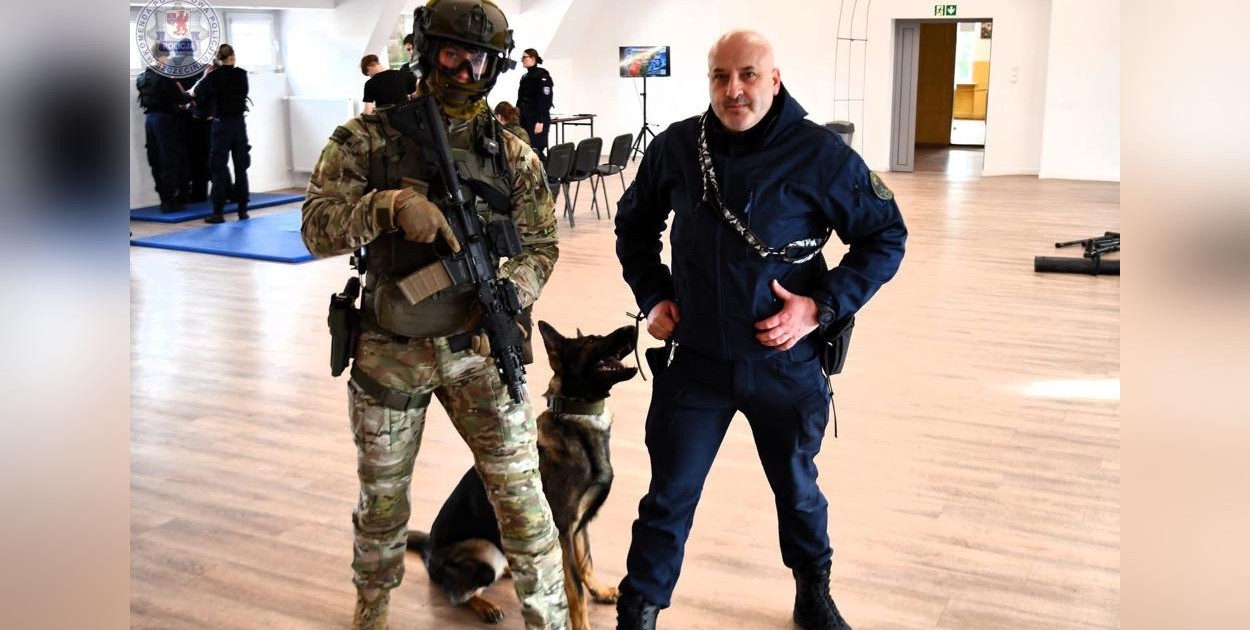 Antyterroryści w ZS nr 7  Białym Borze