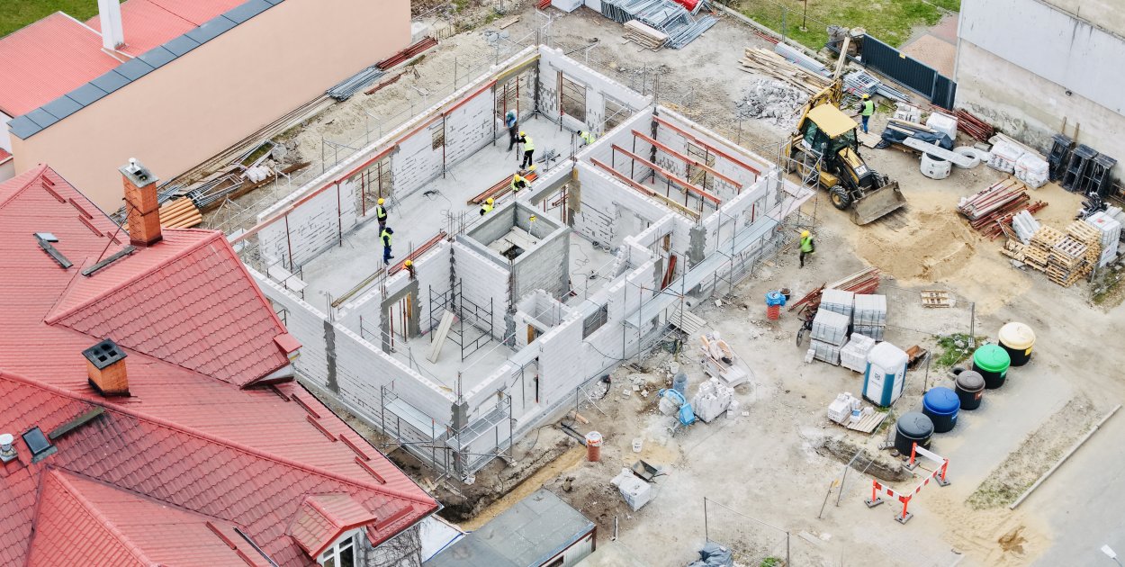 Budowa w centrum nabiera tempa. Ważna inwestycja dla niepełnosprawnych