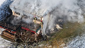 Pożar domu na wyspie jez. Wielimie